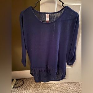 No boundaries, size medium, thin type sweater, blue color